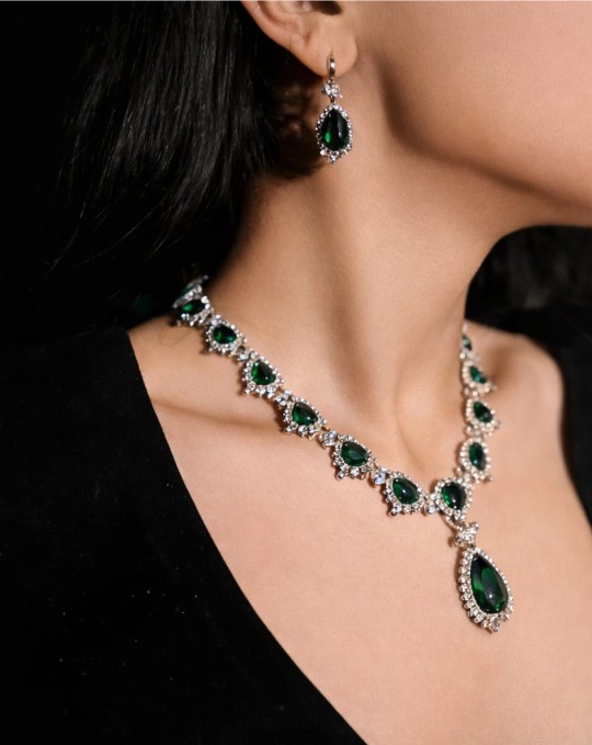 Model Green Necklace